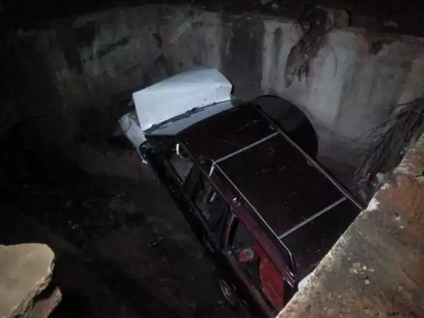 Omg!!!  Driver And His Car Lands Into A Manhole In Owerri {Full Photos}